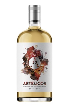 licor de miel, licor de miel artesanal, licor de miel sin azucar, licor de agurdiente de orujo y miel natural, licor de miel natural, licor de miel artelicor, artelicor, licor artesanal, licor tradicional, licor de elaboracion tradicional, licor de elaboracion artesanal, licor rojo artelicor, donde comprar licores de artelicor en madrid, comprar artelicor en madrid, comprar licores en madird, comprar licor de miel artelicor en madrid, comprar licor de miel natural, comprar licor de miel sin azucar